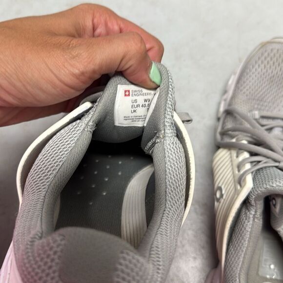 On Cloud Running Gray and Cream Athletic Shoes with Cushioned Soles - Size 9 - Picture 5 of 5